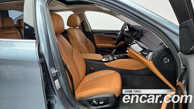 BMW 5-Series 520i Luxury