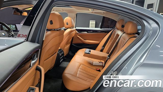 BMW 5-Series 520i Luxury