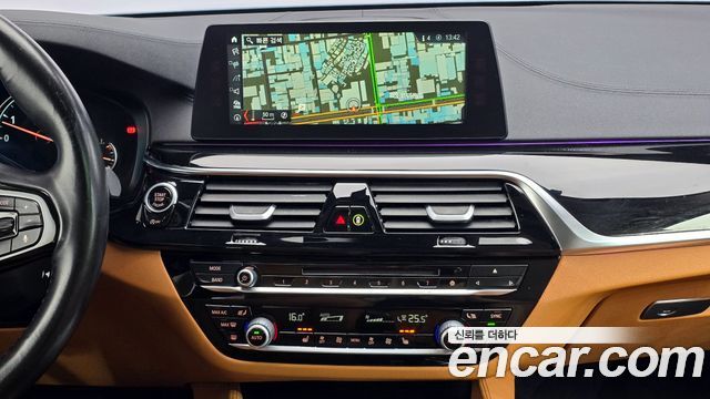 BMW 5-Series 520i Luxury