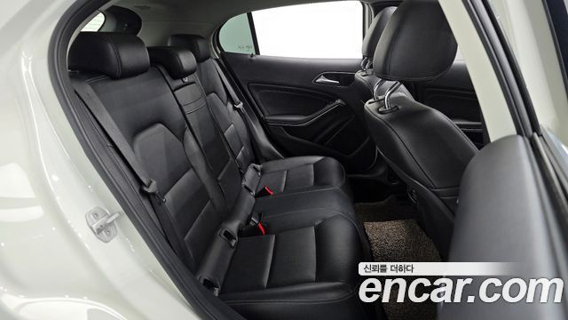 Mercedes-Benz GLA-Class GLA200 d 4MATIC
