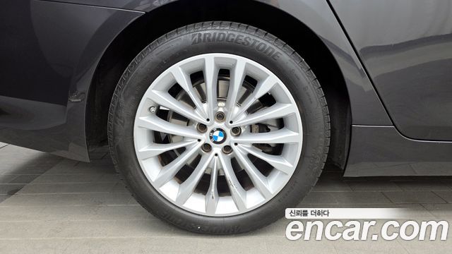 BMW 5-Series 520i Luxury