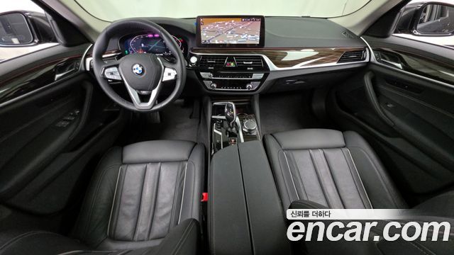 BMW 5-Series 520i Luxury