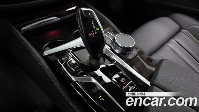 BMW 5-Series 520i Luxury