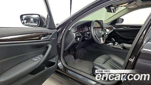 BMW 5-Series 520i Luxury