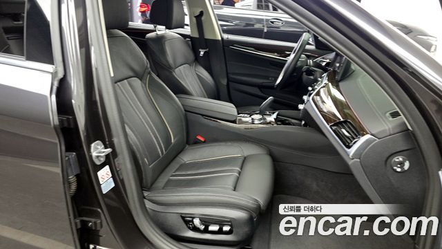 BMW 5-Series 520i Luxury