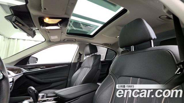 BMW 5-Series 520i Luxury