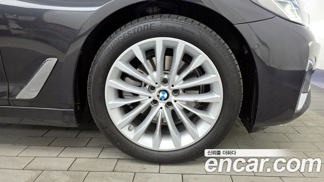 BMW 5-Series 520i Luxury
