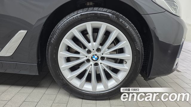 BMW 5-Series 523d Luxury