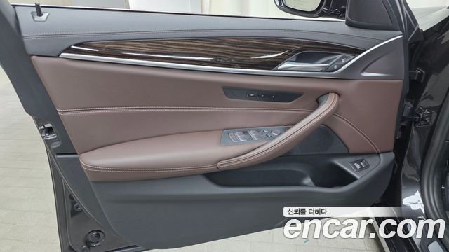 BMW 5-Series 523d Luxury