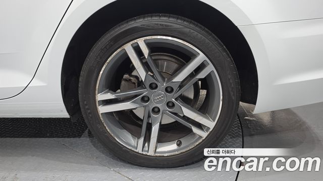 Audi A4 40 TFSI Premium
