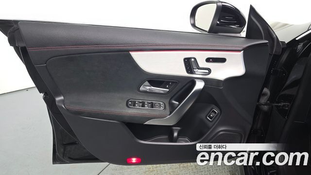 Mercedes-Benz CLA-Class CLA250 4MATIC