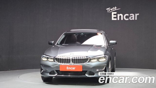 BMW 3-Series 320i Luxury