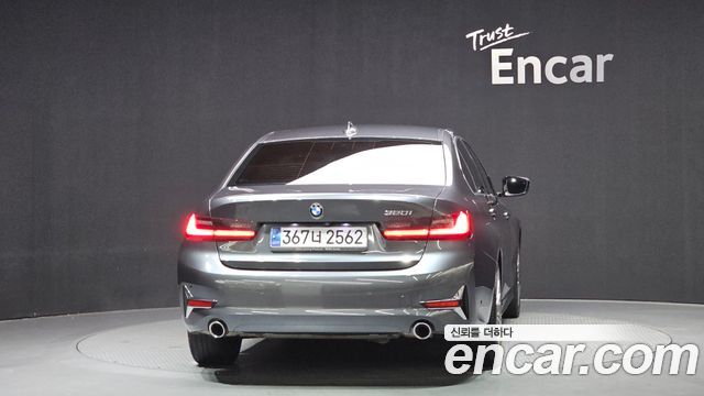 BMW 3-Series 320i Luxury