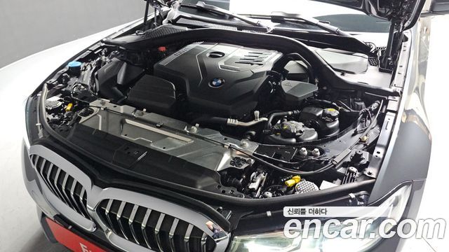 BMW 3-Series 320i Luxury