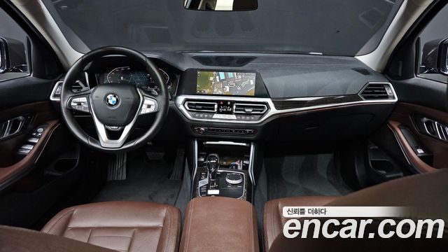 BMW 3-Series 320i Luxury