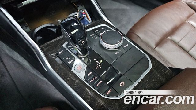 BMW 3-Series 320i Luxury