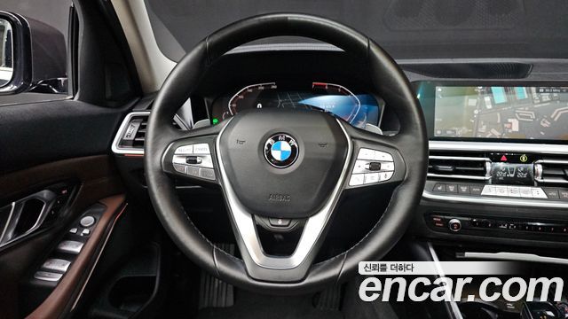BMW 3-Series 320i Luxury