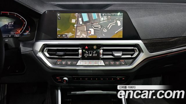 BMW 3-Series 320i Luxury