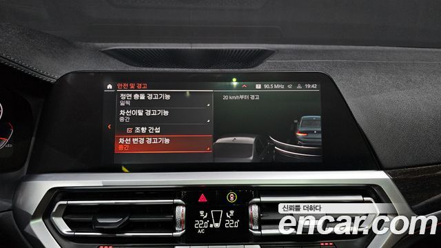BMW 3-Series 320i Luxury