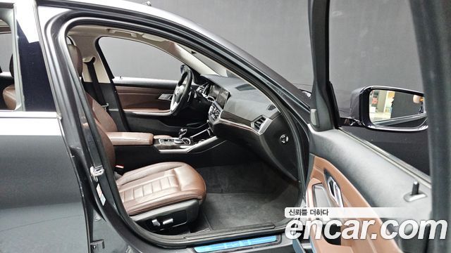 BMW 3-Series 320i Luxury