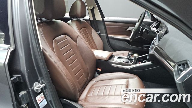 BMW 3-Series 320i Luxury