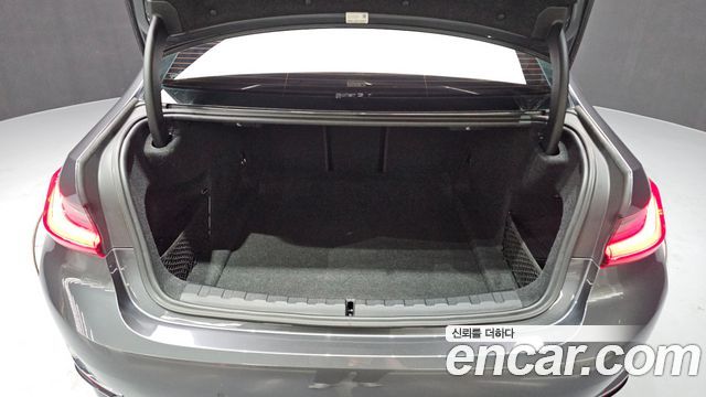 BMW 3-Series 320i Luxury