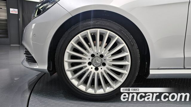 Mercedes-Benz E-Class E300 Elegance