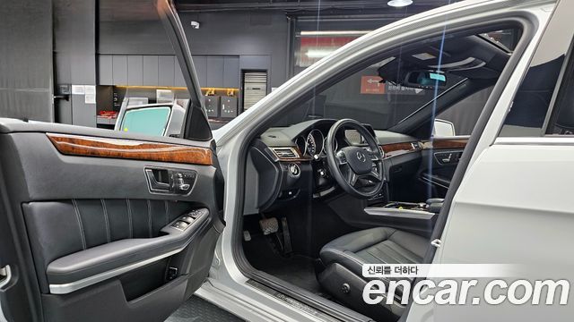 Mercedes-Benz E-Class E300 Elegance