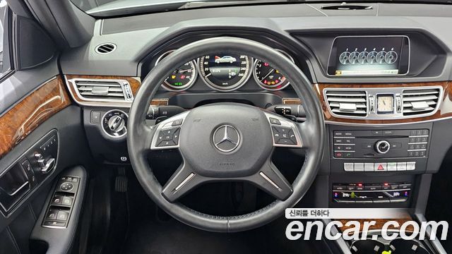Mercedes-Benz E-Class E300 Elegance