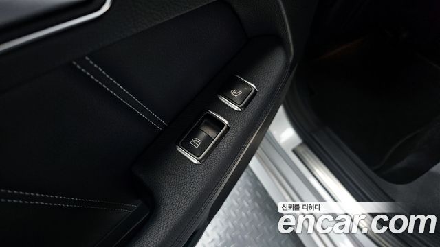 Mercedes-Benz E-Class E300 Elegance