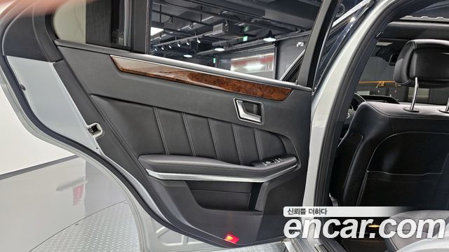 Mercedes-Benz E-Class E300 Elegance