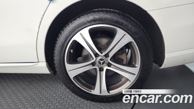 Mercedes-Benz E-Class E220d Avantgarde