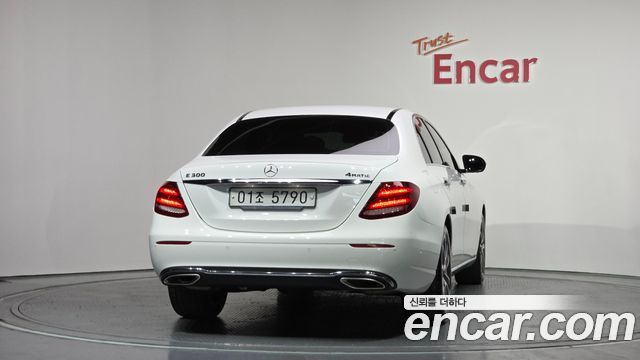 Mercedes-Benz E-Class E300 4MATIC Avnatgarde