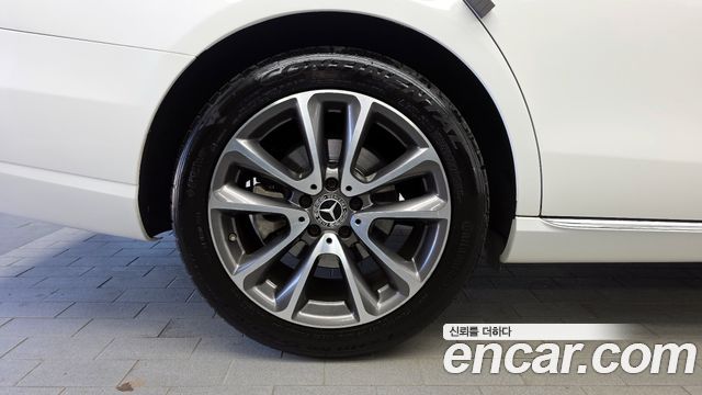 Mercedes-Benz E-Class E300 4MATIC Avnatgarde
