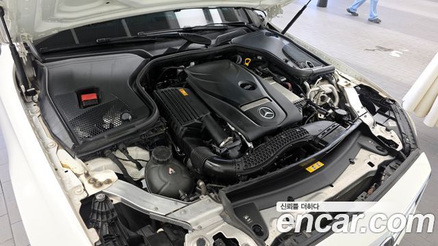 Mercedes-Benz E-Class E300 4MATIC Avnatgarde
