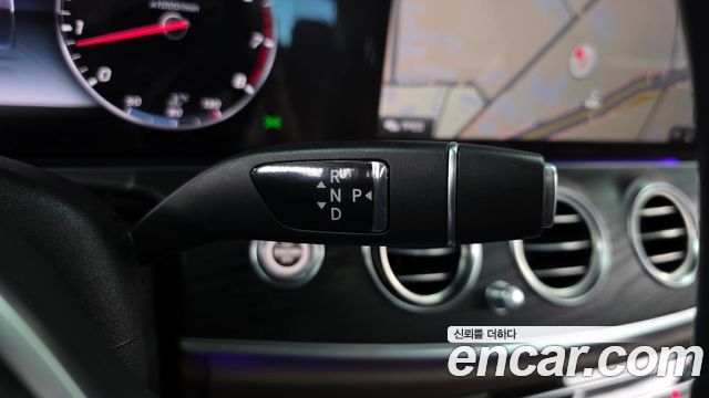 Mercedes-Benz E-Class E300 4MATIC Avnatgarde