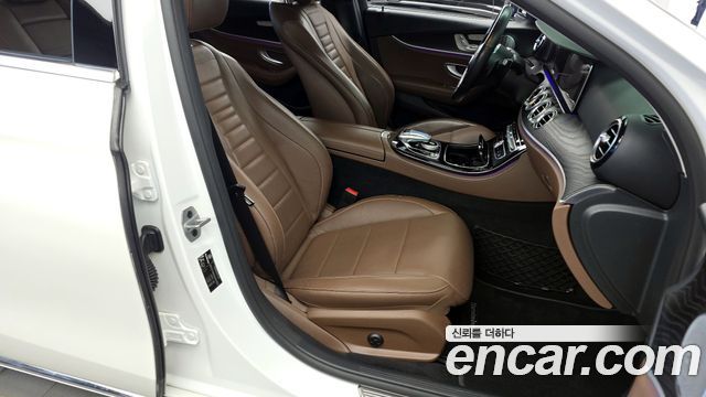 Mercedes-Benz E-Class E300 4MATIC Avnatgarde