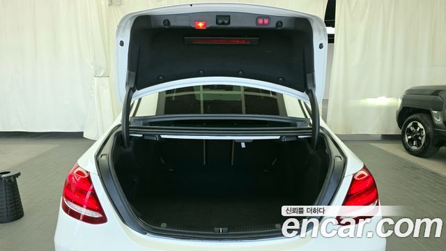 Mercedes-Benz E-Class E300 4MATIC Avnatgarde