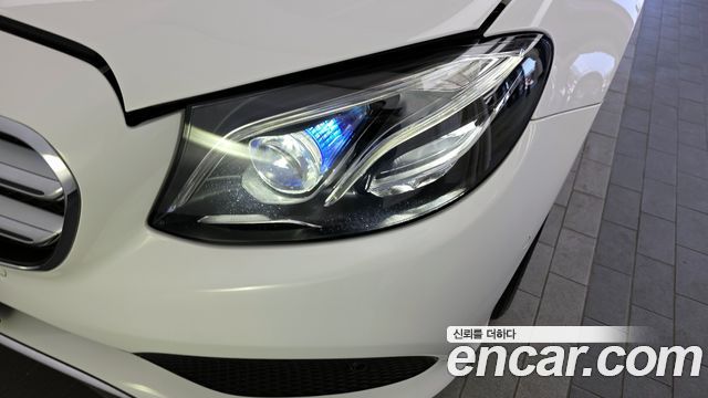 Mercedes-Benz E-Class E300 4MATIC Avnatgarde