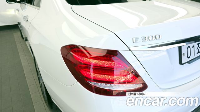 Mercedes-Benz E-Class E300 4MATIC Avnatgarde