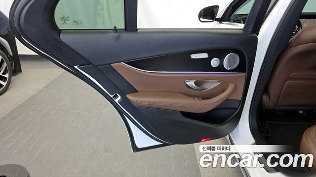 Mercedes-Benz E-Class E300 4MATIC Avnatgarde