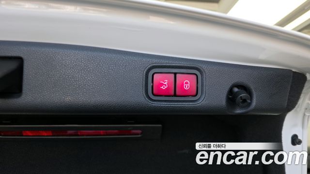 Mercedes-Benz E-Class E300 4MATIC Avnatgarde