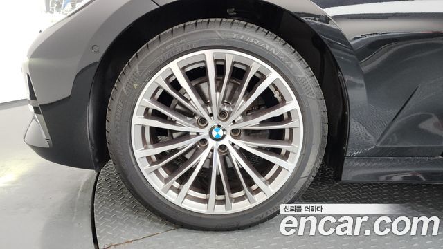 BMW 3-Series 320i Touring Luxury