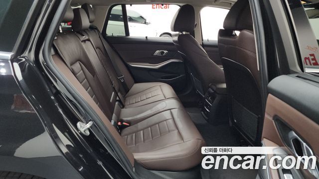 BMW 3-Series 320i Touring Luxury