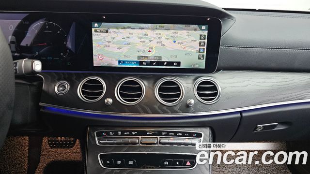 Mercedes-Benz E-Class E220d 4MATIC AMG Line