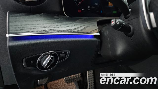 Mercedes-Benz E-Class E220d 4MATIC AMG Line