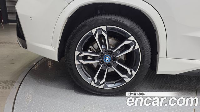 BMW iX1 xDrive 30 M Sport