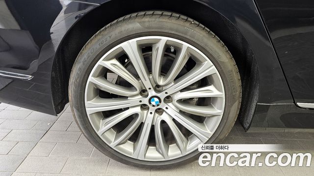 BMW 7-Series 750Li xDrive