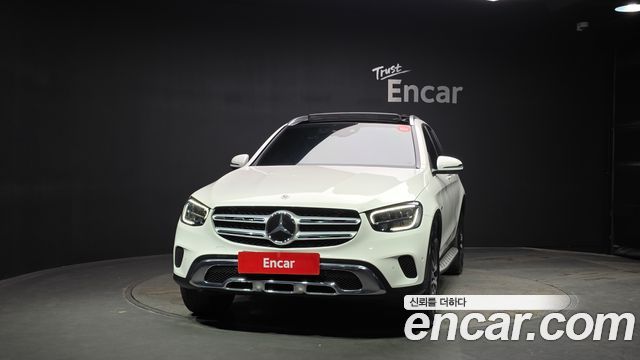 Mercedes-Benz GLC-Class GLC300e 4MATIC