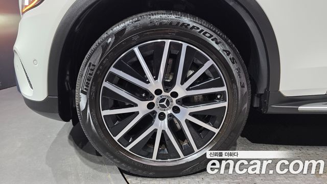 Mercedes-Benz GLC-Class GLC300e 4MATIC